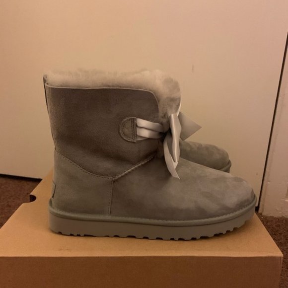 NIB UGG Gita Bow Mini Boots  / Women size 8 - Picture 2 of 5
